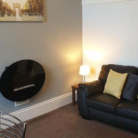 Lockinbar Holiday Apartments Tenby Esterno foto