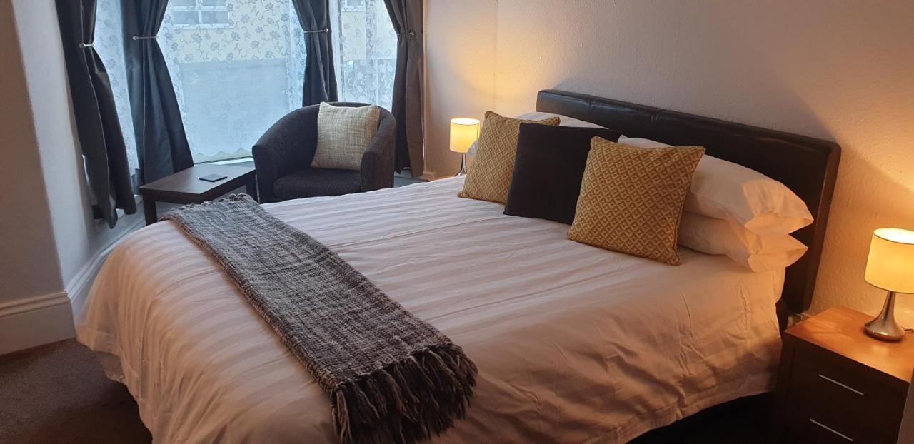 Lockinbar Holiday Apartments Tenby Esterno foto