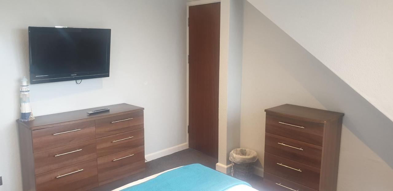 Lockinbar Holiday Apartments Tenby Esterno foto