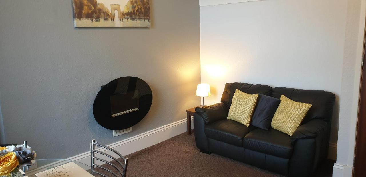 Lockinbar Holiday Apartments Tenby Esterno foto