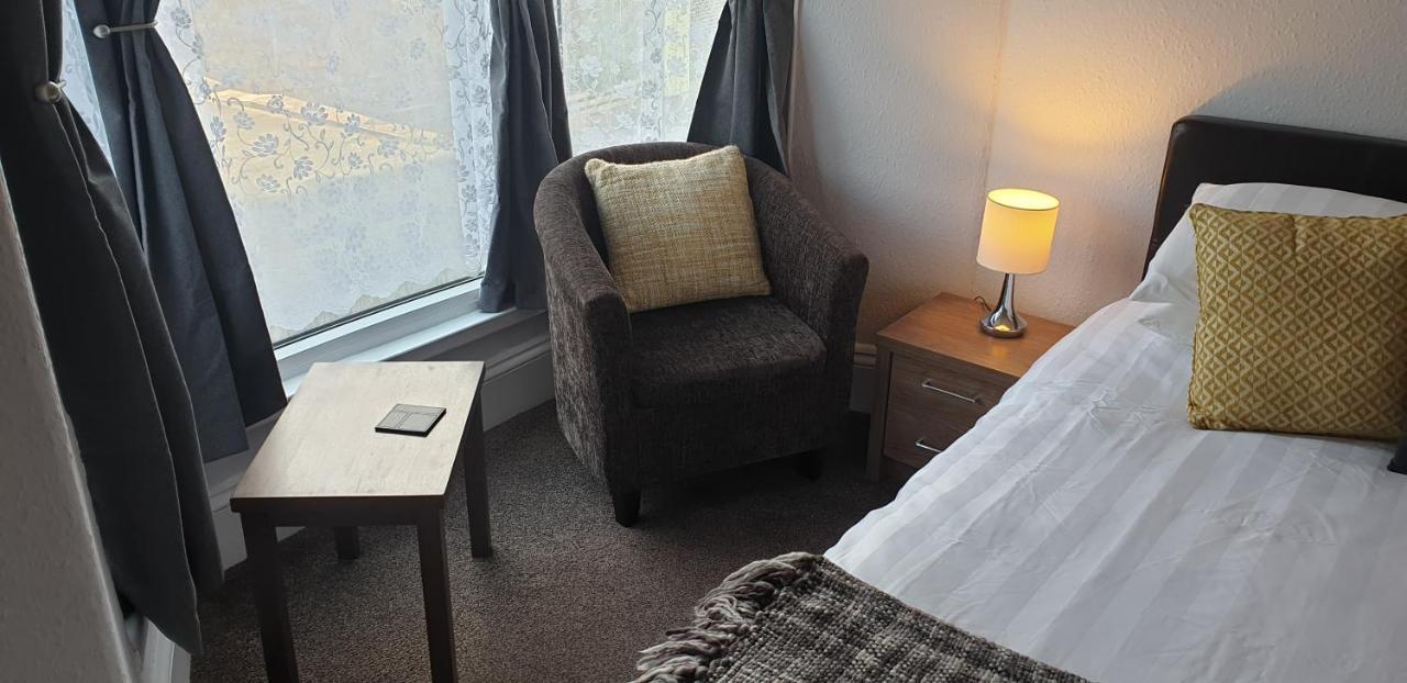 Lockinbar Holiday Apartments Tenby Esterno foto