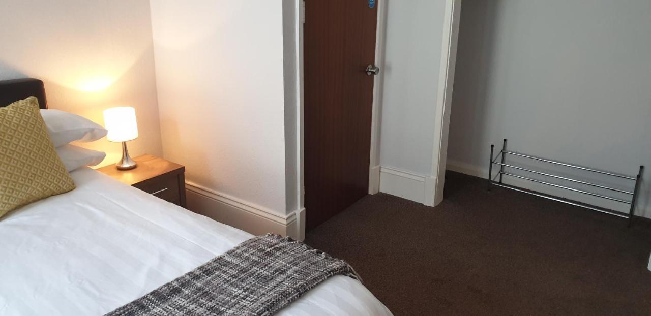 Lockinbar Holiday Apartments Tenby Esterno foto