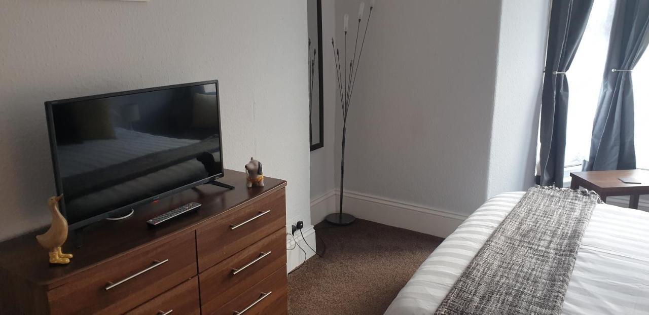 Lockinbar Holiday Apartments Tenby Esterno foto