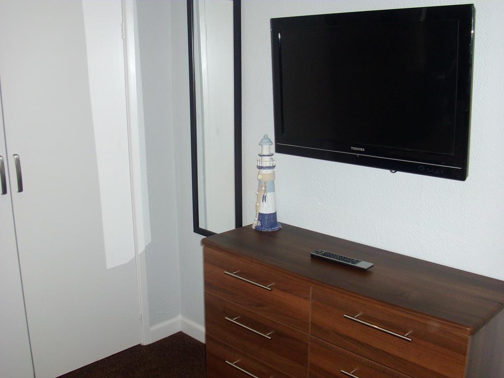 Lockinbar Holiday Apartments Tenby Esterno foto
