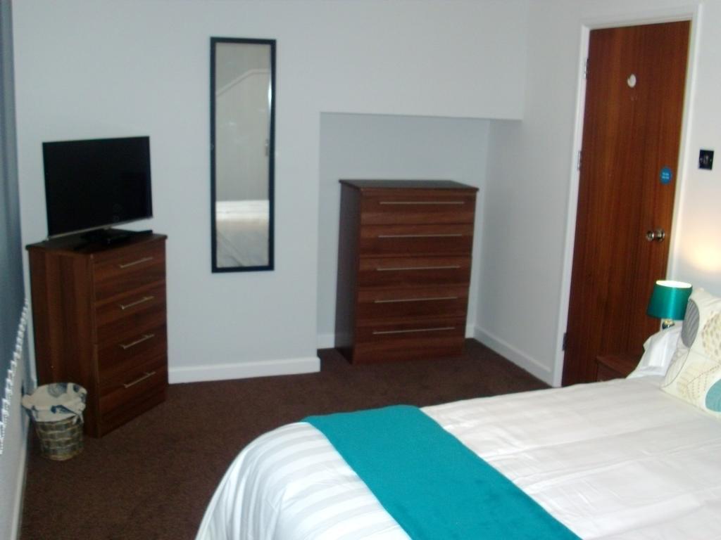 Lockinbar Holiday Apartments Tenby Esterno foto
