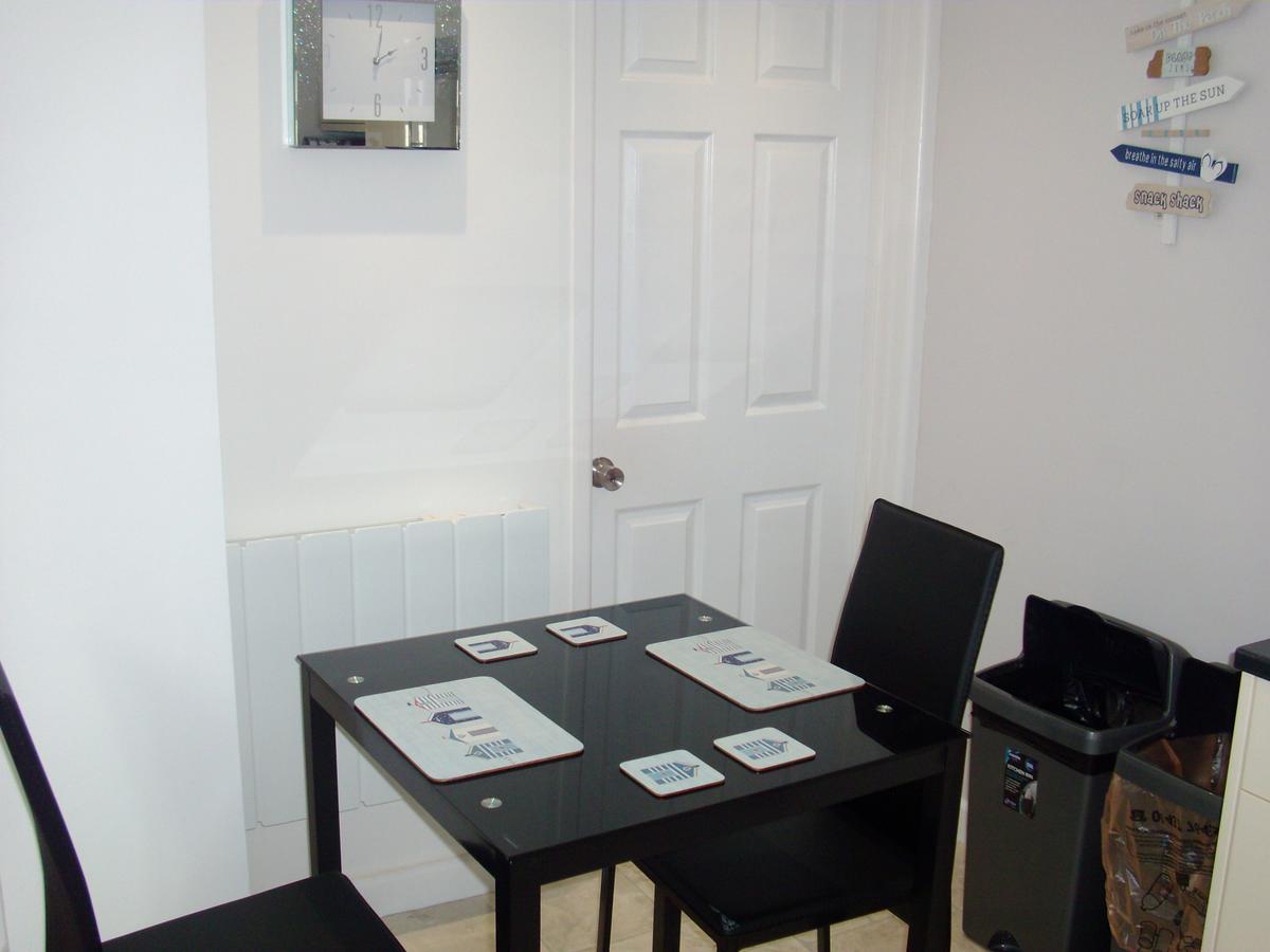 Lockinbar Holiday Apartments Tenby Esterno foto