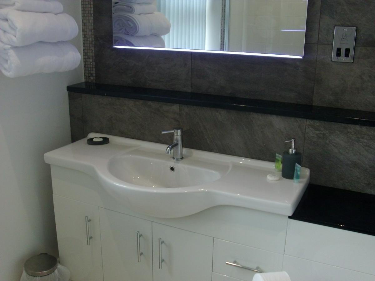 Lockinbar Holiday Apartments Tenby Esterno foto