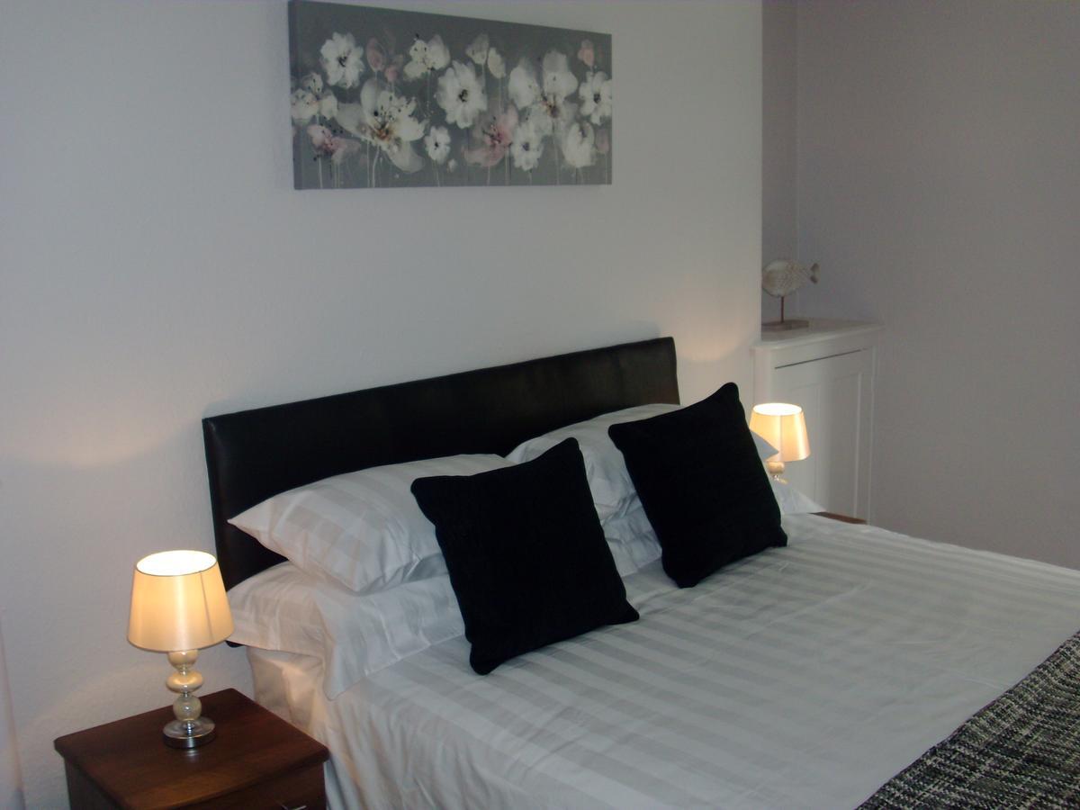 Lockinbar Holiday Apartments Tenby Esterno foto
